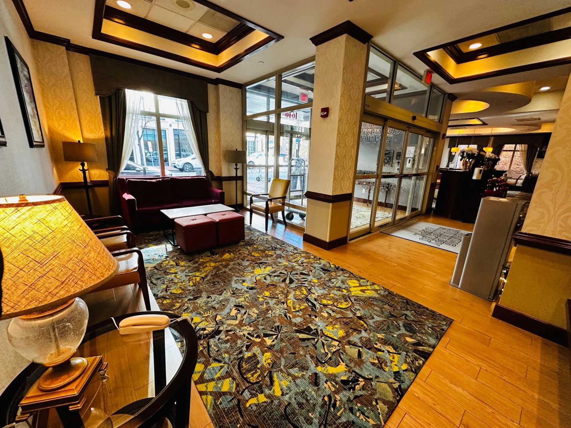 Hampton Inn Alexandria/Old Town Exterior photo